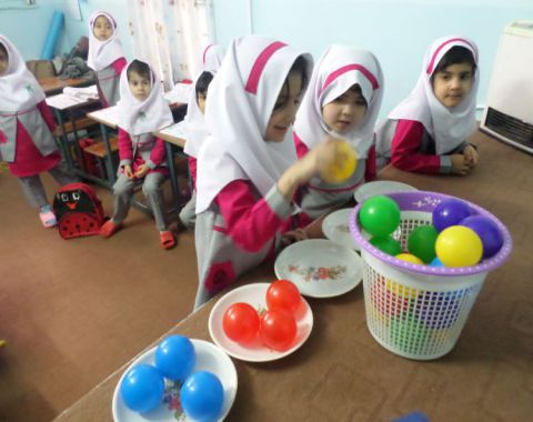 بازی هدفدار با توپ در کلاس خانم قائمی