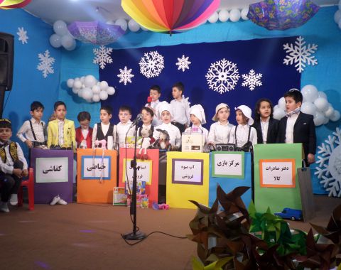 نمایش بازارچه ایرانی کلاس خانم نوقابی جشن سه ماهه