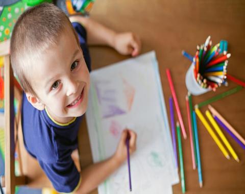 فواید رنگ آمیزی برای رشد روانی و شناختی کودکان