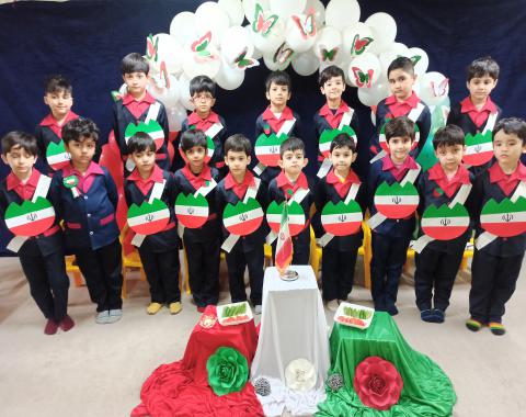اجرای سرود زیبای ایران توسط نوآموزان کلاس خانم نیلیاتی