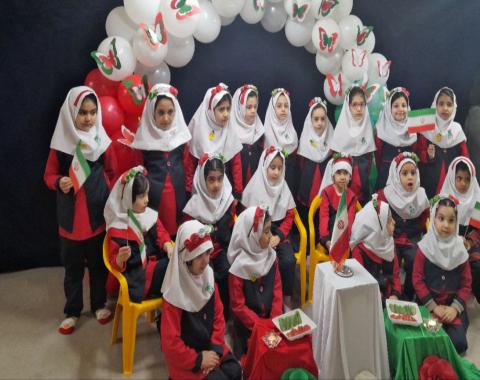 اجرای سرود زیبای ایران توسط نوآموزان کلاس خانم واعظی